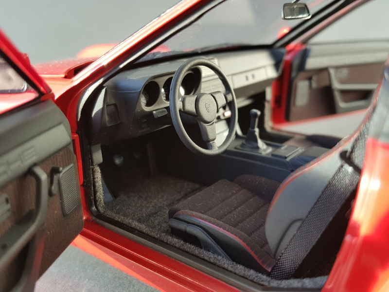 Illustration for article titled Teutonic Tuesday: AUTOart Porsche 924 Carrera GT